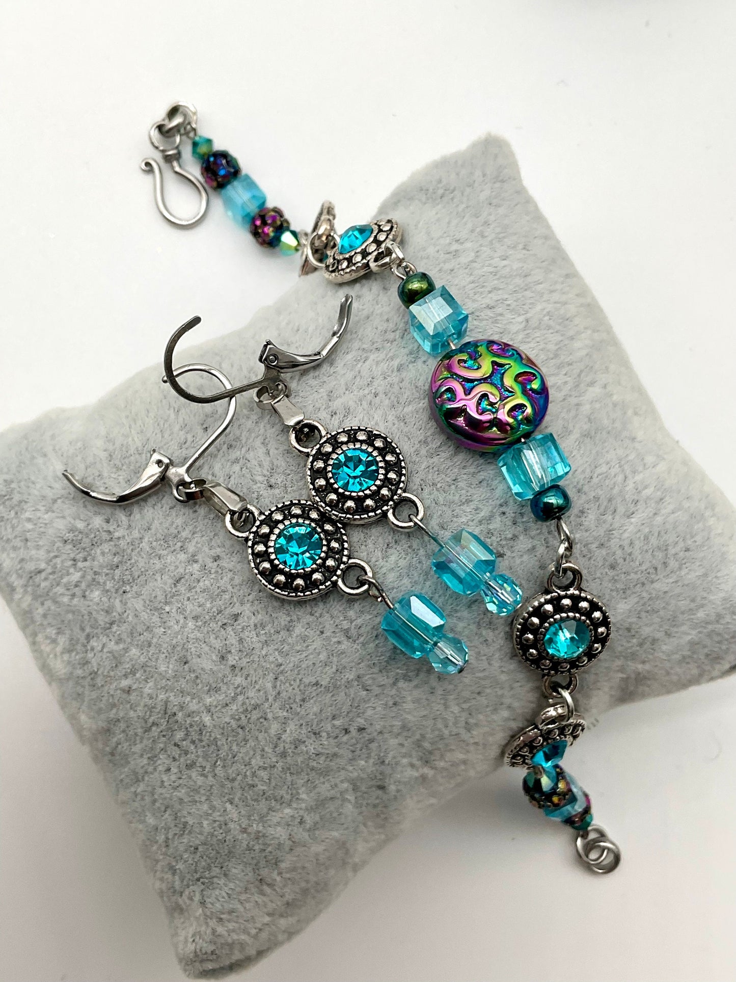 Teal / Aqua Crystal Rhinestone and Silver Bracelet with Matching Earrings